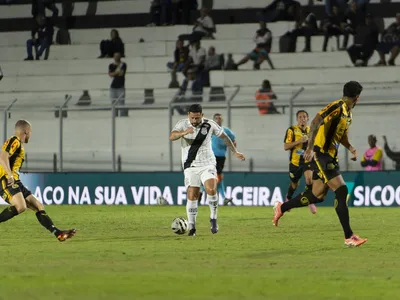 Série B: Clube paulista vence fora de casa, entra no G4 e sonha com a ponta