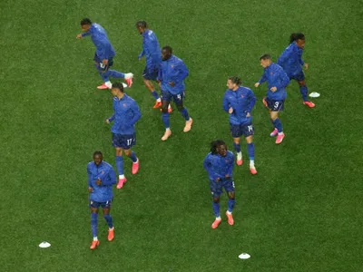 Duas horas depois de paralisação, França e Iraque voltam a jogar