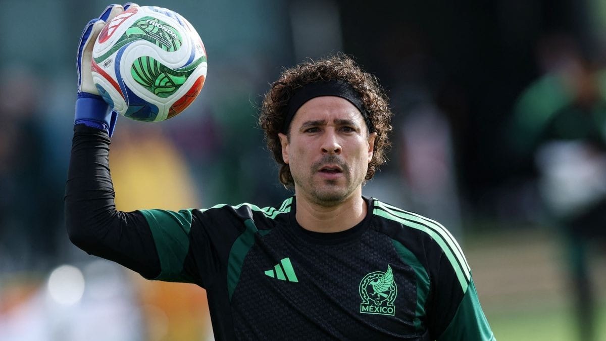 Ochoa vai igualar recordes de Messi e Cristiano Ronaldo? Veja o que se sabe