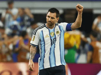 Com dois de Messi, Argentina vence Áustria e avança na Copa