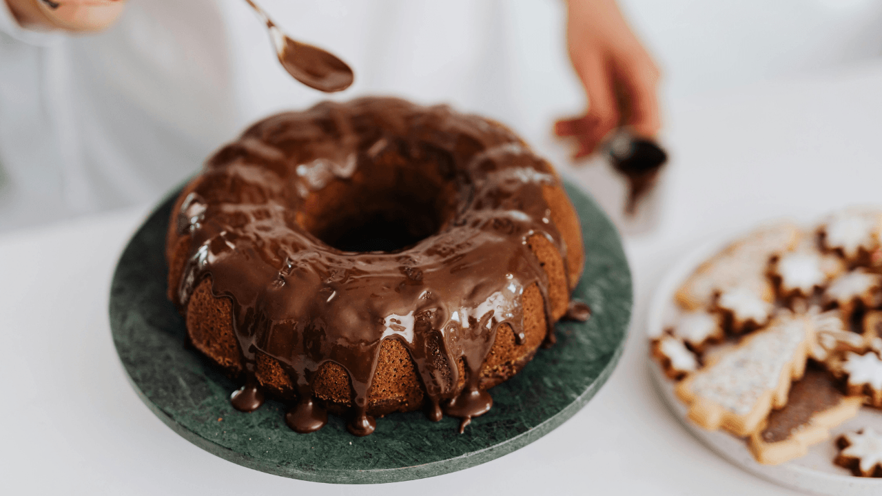 Bolo de chocolate fofinho sem farinha e sem glúten; aprenda receita