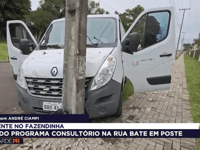 Motorista passa mal, perde controle de van e acerta poste em Curitiba