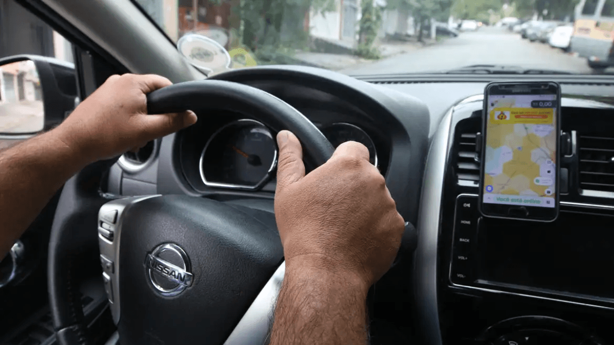 Motoristas de app têm maior risco de endividamento, alerta TST