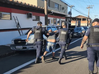 Homem é preso por tráfico e tenta subornar guardas com R$ 5 mil e moto