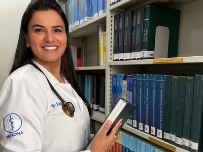 Aos 43 anos, ela deixou a farmácia para realizar o sonho da medicina