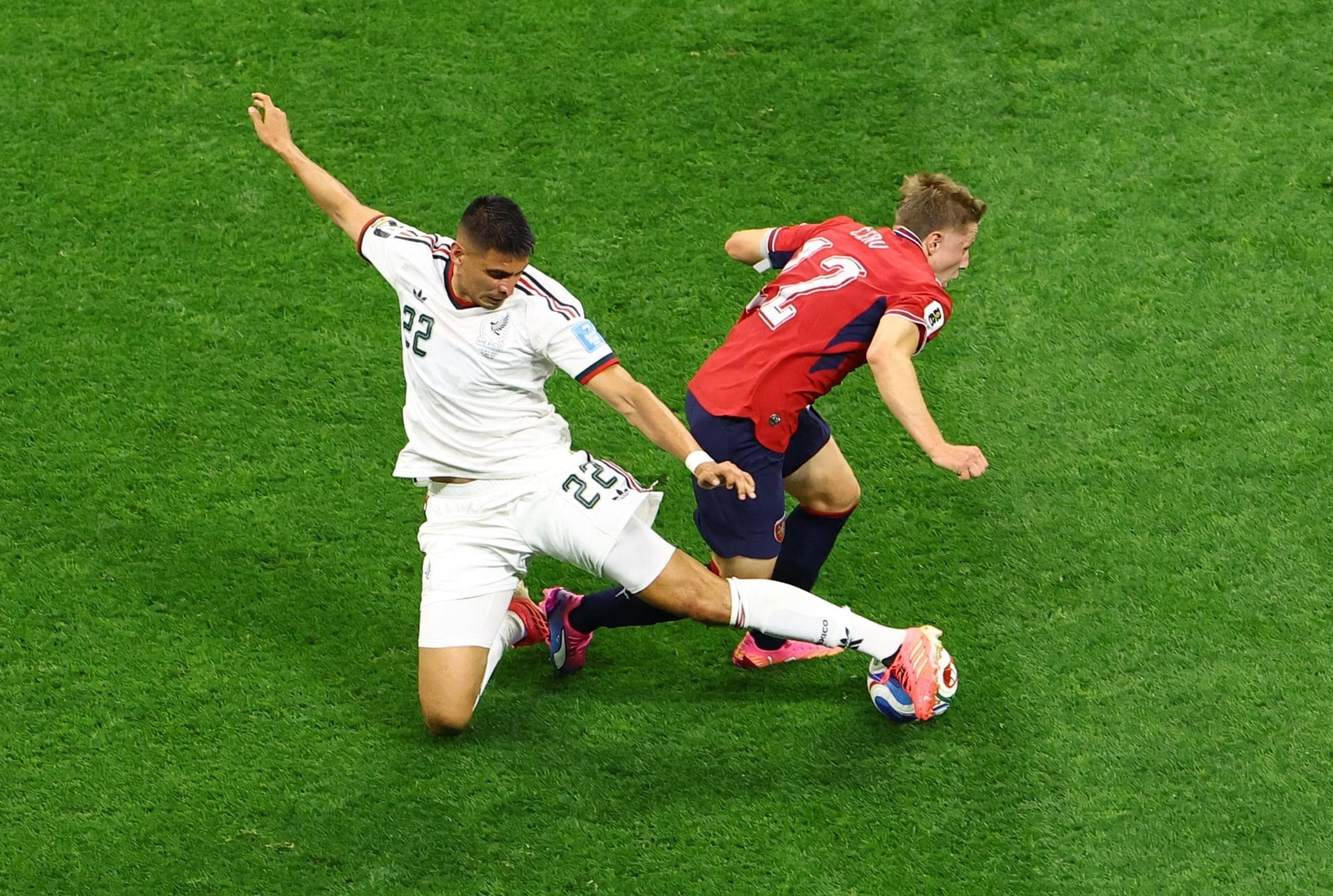 África do Sul derrota Coreia do Sul e se classifica com México na Copa