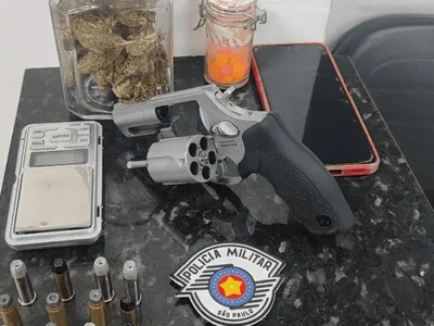 Polícia prende traficante com flor de maconha e ecstasy em Ubatuba