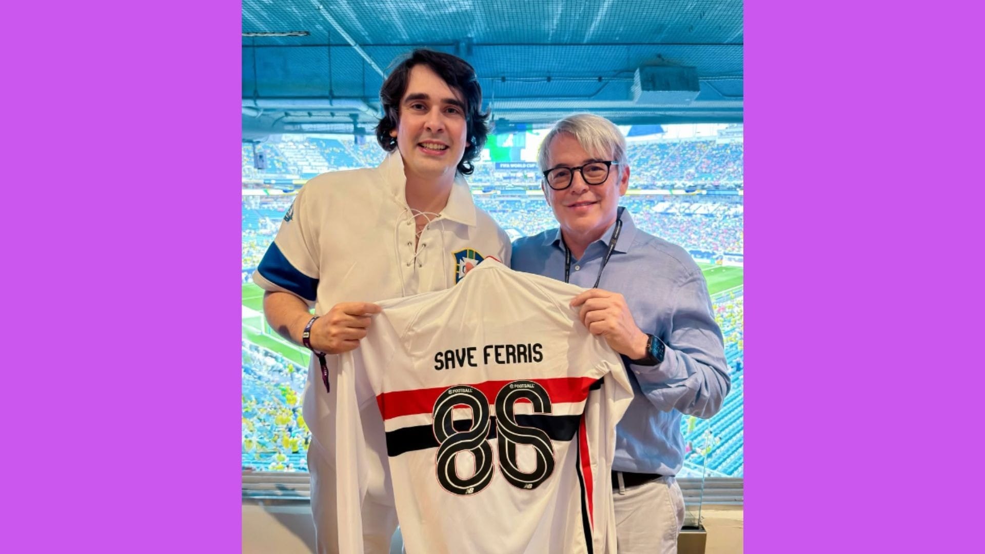 Diego Fernandes com Matthew Broderick que foi flagrado torcendo pelo Brasil na Copa do Mundo na partida contra a Esc&oacute;cia