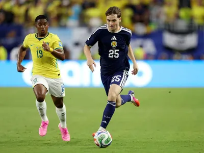 Último romântico? Endrick usa esparadrapo em jogo e motivo chama a atenção