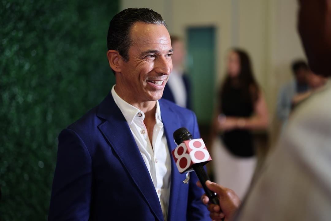 Helio Castroneves revela conversas da Meyer Shank com Caio Collet para 2027