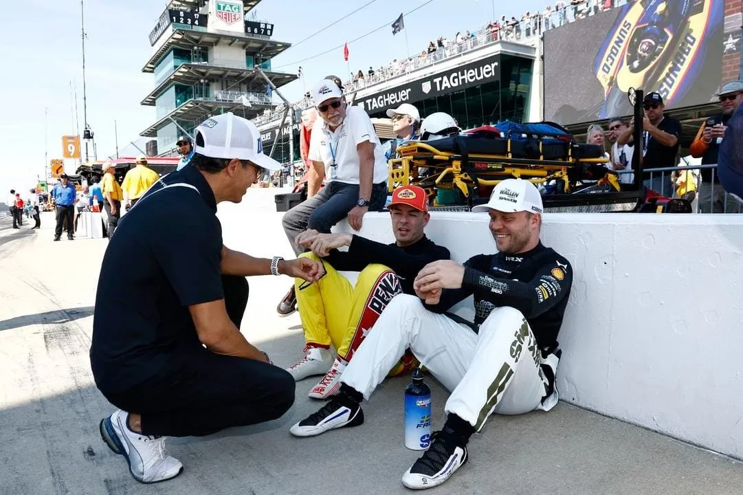 Helio Castroneves, Scott McLaughlin e Felix Rosenqvist nas 500 Milhas de Indianápolis de 2026