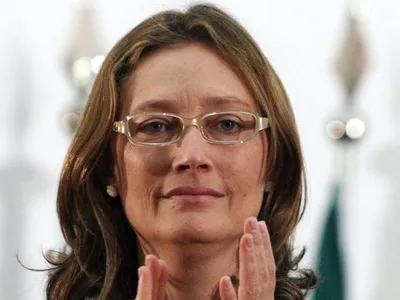 Maria do Rosário defende Michelle Bolsonaro após conflitos com Flávio
