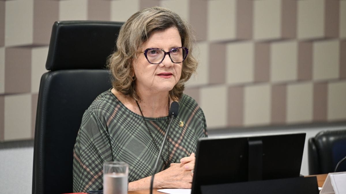 Professora e 1ª senadora por PE: quem é a nova líder do governo Lula
