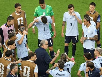 Bielsa fala em possível saída do Uruguai e explica má relação com jogadores