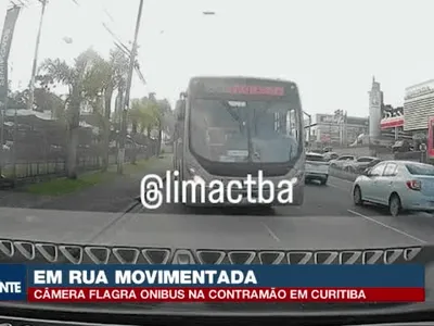 Câmera flagra ônibus na contramão na Mario Tourinho, em Curitiba