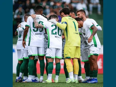 Guarani visita Figueirense neste domingo (28) com retornos e desfalques