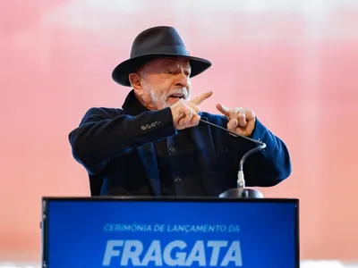 Lula critica governador de SC por recusa em parceria federal de R$ 24 bi