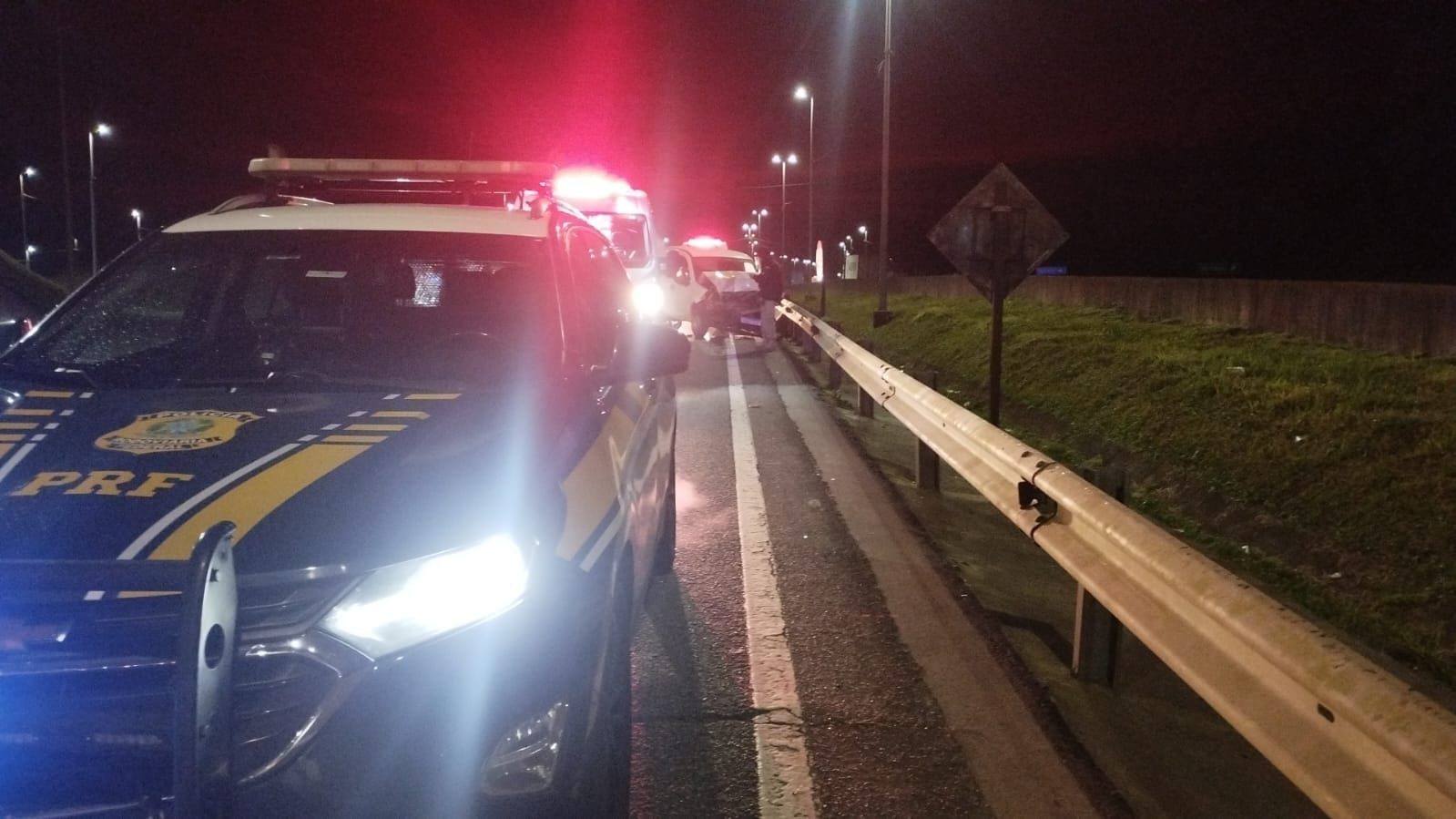Idoso morre em acidente entre carro e caminhão na BR-376, em Guaratuba