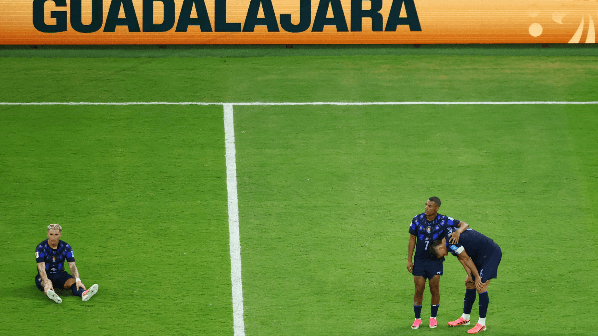 Jogadores do Uruguai lamentam eliminação na Copa do Mundo. Foto: REUTERS/Raquel Cunha