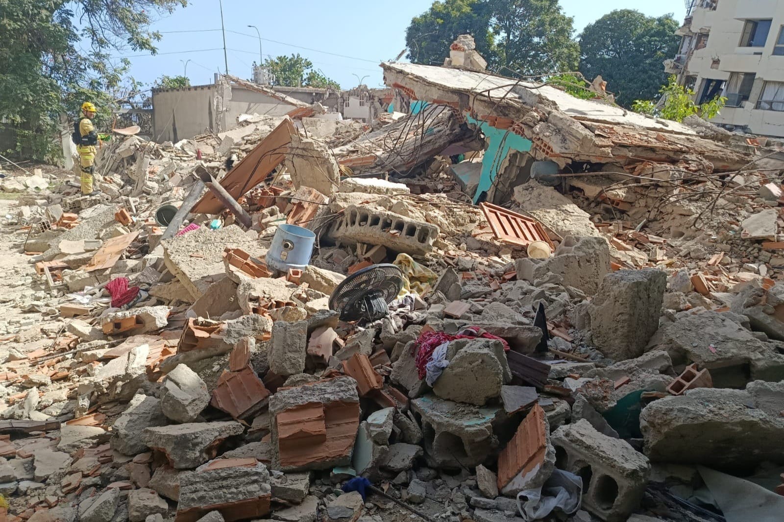 Bombeiros do Paraná iniciam buscas após terremoto na Venezuela