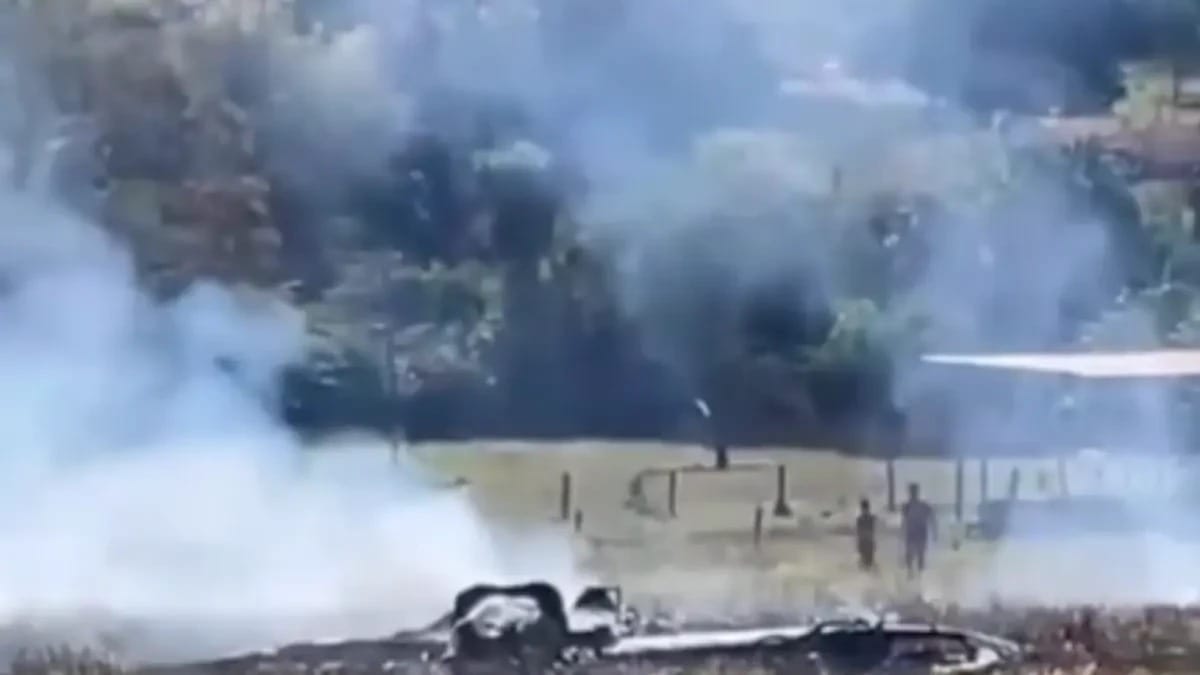 Piloto de 74 anos sobrevive após queda de avião em Nerópolis (GO)