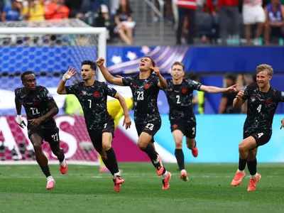 Canadá bate África do Sul com gol nos acréscimos e vai para oitavas da Copa