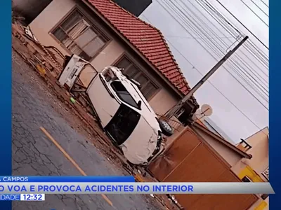Vídeo: Carro provoca acidente impressionante em Siqueira Campos, no PR