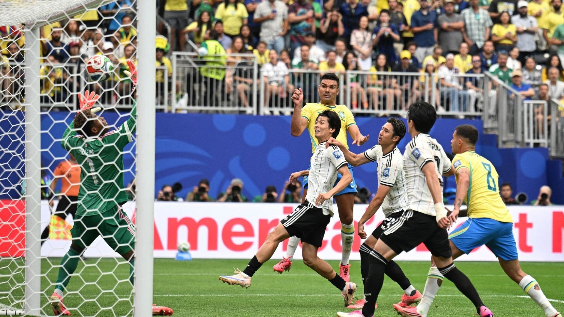 Casemiro empata o jogo para o Brasil contra o Japão