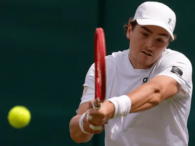 Wimbledon: João Fonseca vence Jesper de Jong e avança à terceira rodada