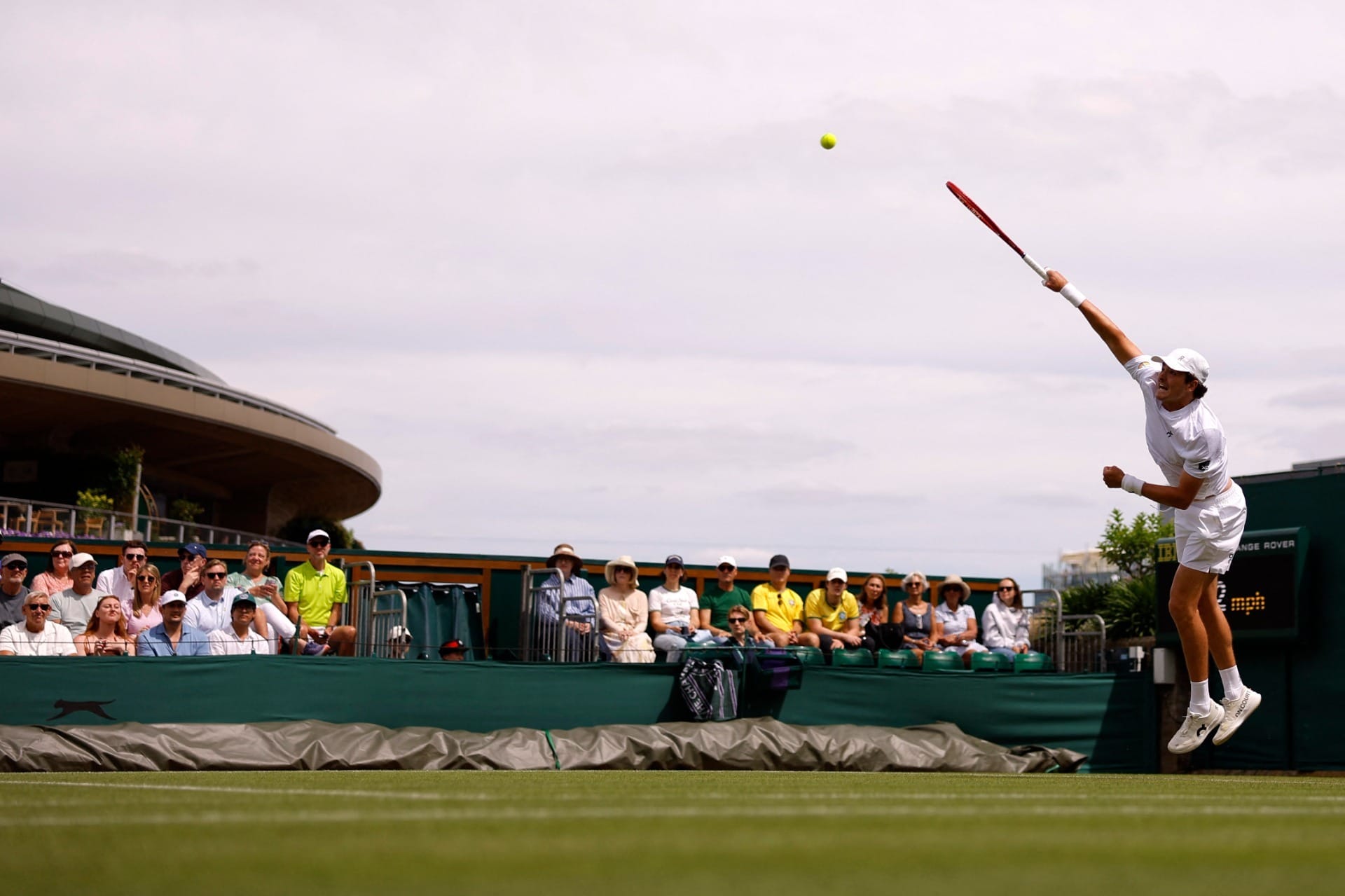 João Fonseca estreia com vitória dominante em Wimbledon