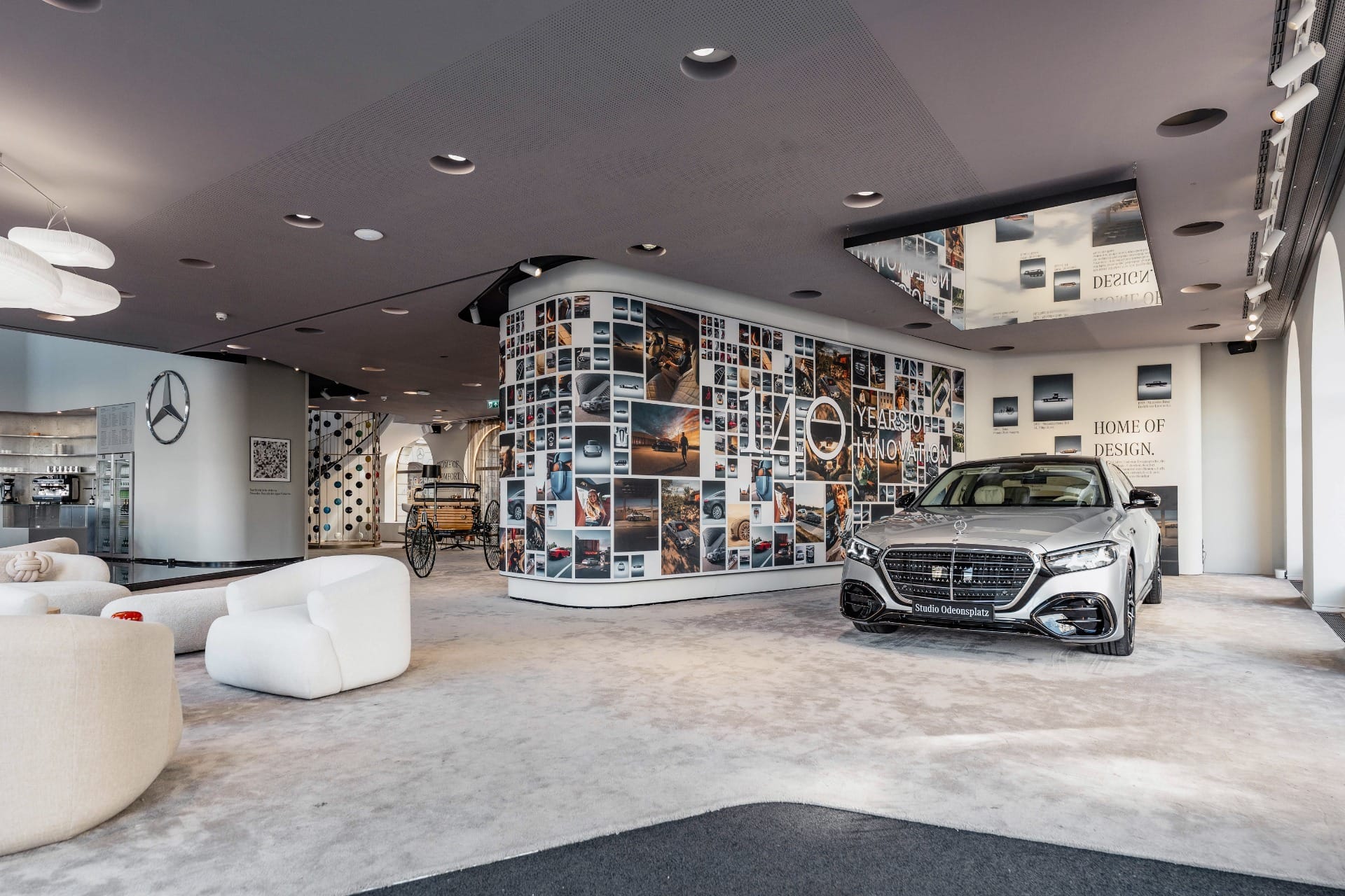 Mercedes-Benz Studio Odeonsplatz, em Munique, reforça a presença global da marca e sua aposta em design e inovação