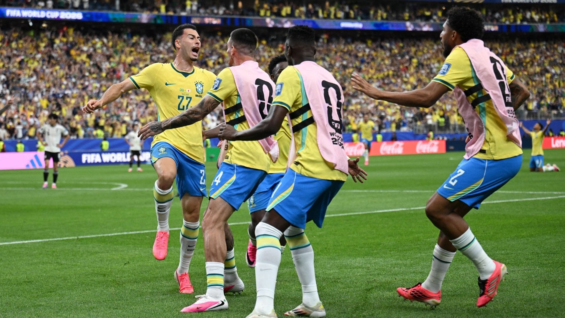 Seleção Brasileira celebra virada sobre o Japão