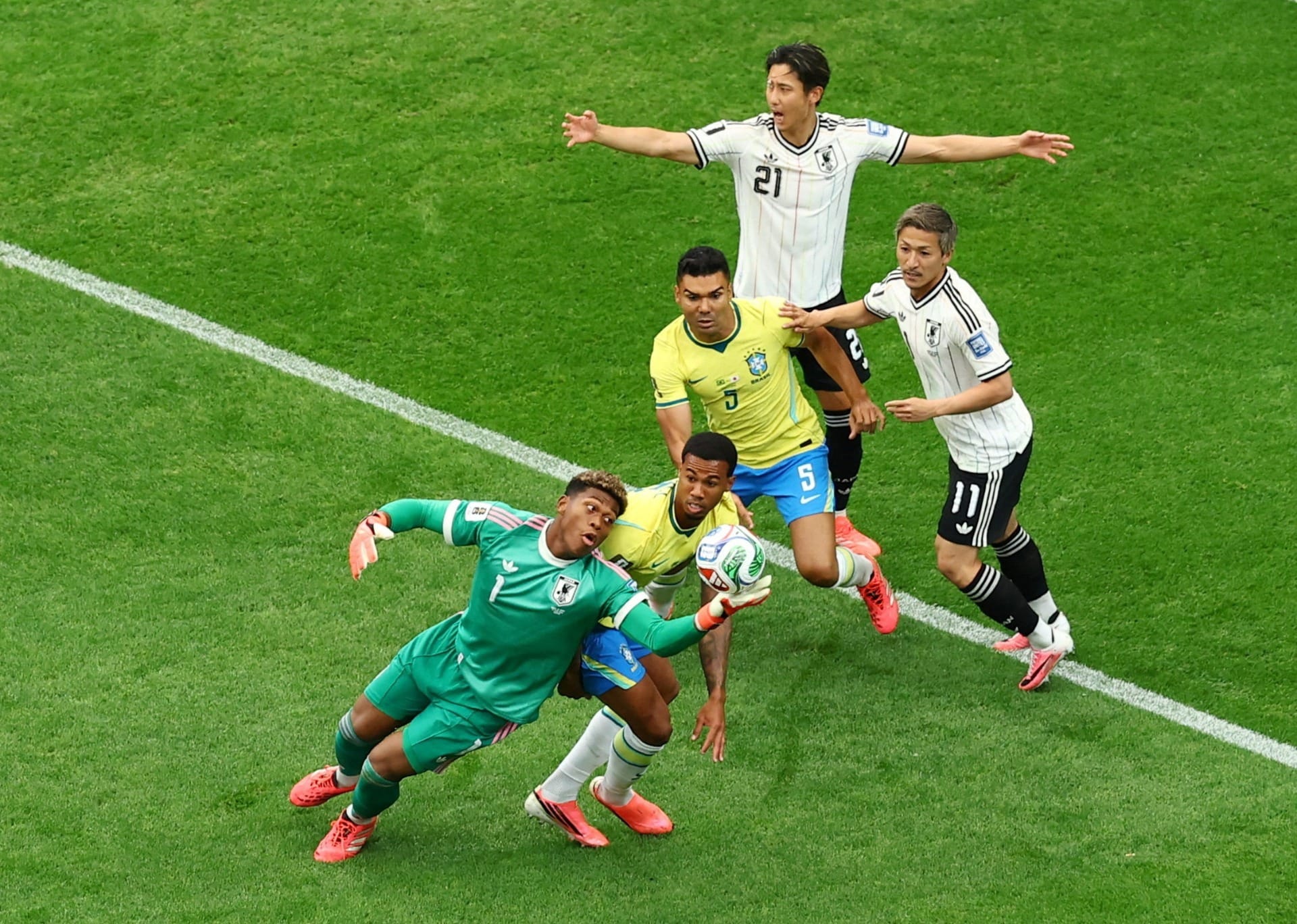 Conheça Zion Suzuki, goleiro destaque do Japão contra o Brasil na Copa
