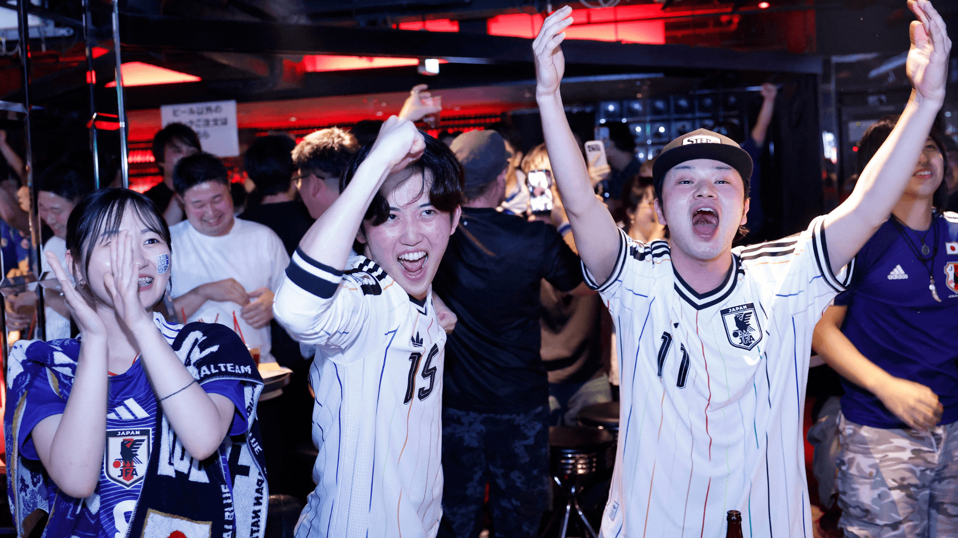 Torcida japonesa reage ao gol do Japão