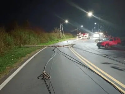 Motorista derruba três postes de avenida em Piracicaba e recusa bafômetro