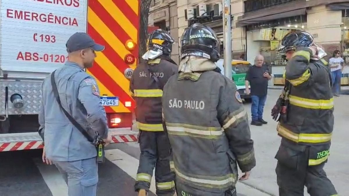 Curto-circuito causa fumaça, forte odor e assusta moradores no centro de SP