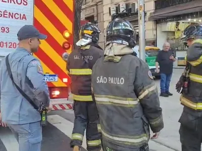 Curto-circuito causa fumaça, forte odor e assusta moradores no centro de SP