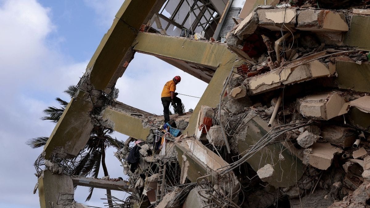 Venezuelanos improvisam necrotério em porto de La Guaira