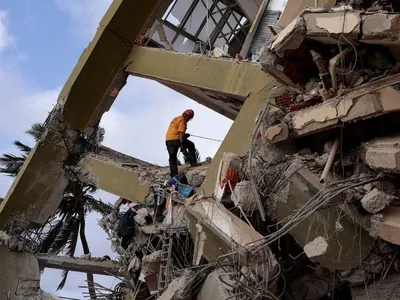 Venezuelanos improvisam necrotério em porto de La Guaira