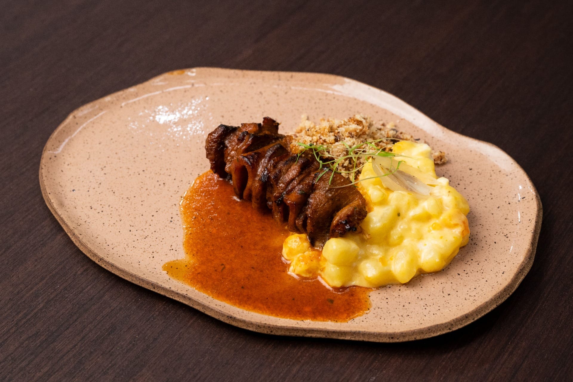 Língua de boi assada com salada de batata e farofa cítrica | Band Receitas