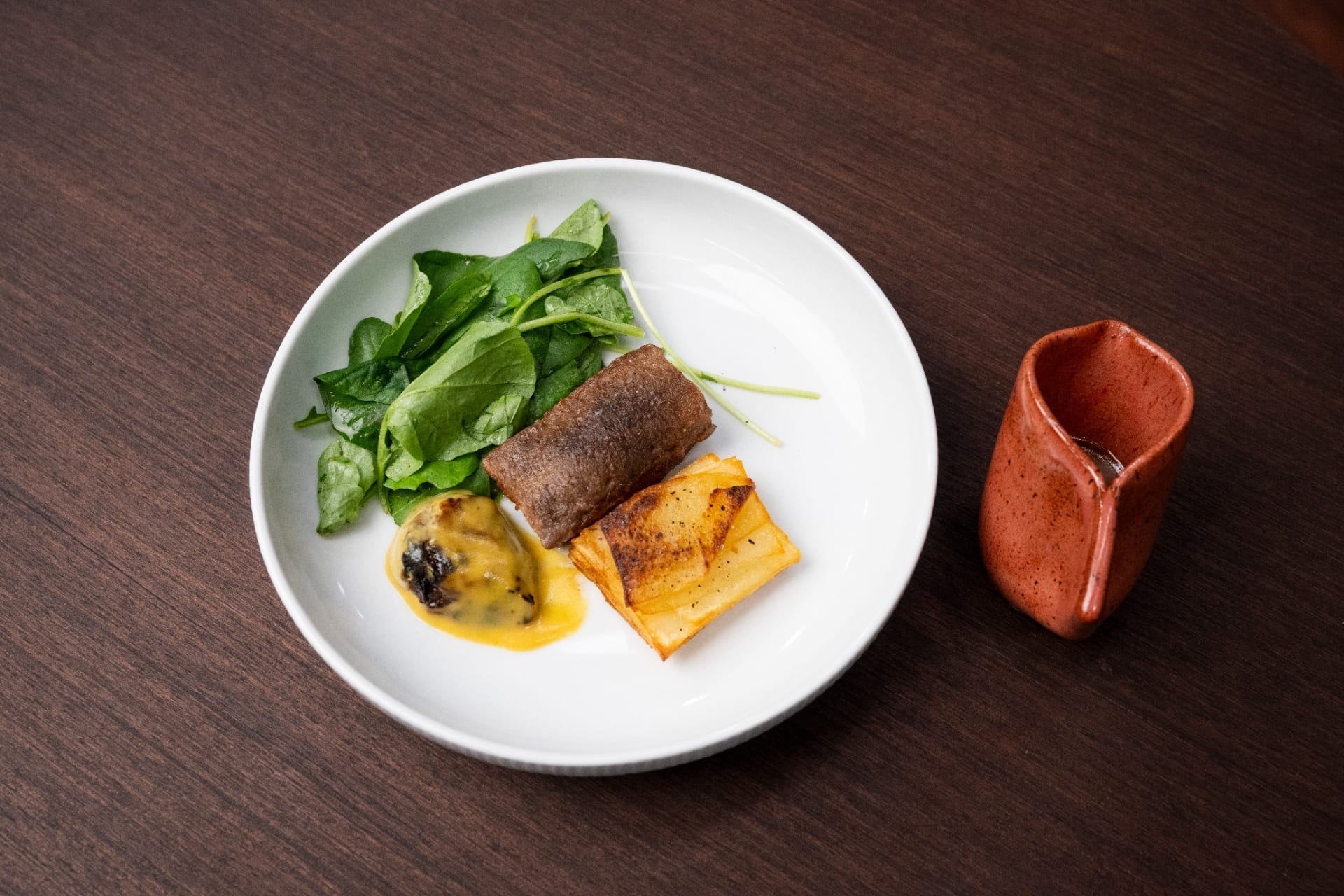 Língua de boi com mil-folhas de batata e jiló defumado | Band Receitas