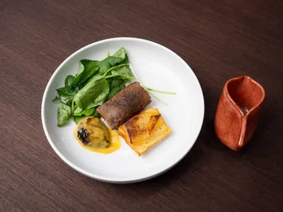 Língua de boi com mil-folhas de batata e jiló defumado | Band Receitas