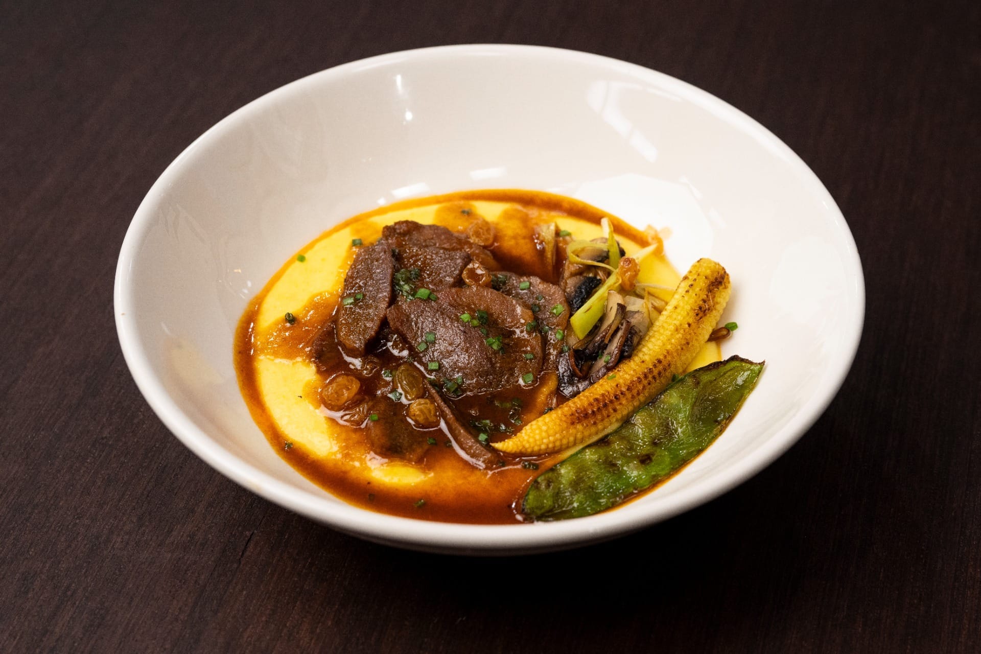 Língua de boi com purê de mandioquinha e legumes salteados | Band Receitas