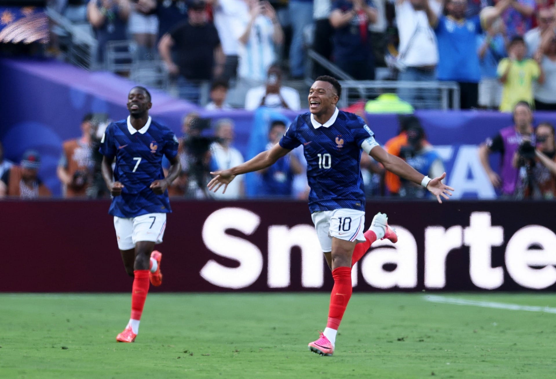 Mbappé minimiza polêmica com Dembélé e manda recado sobre seleção francesa