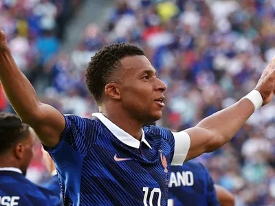 Mbappé e Olise dão show, França massacra a Suécia e avança na Copa