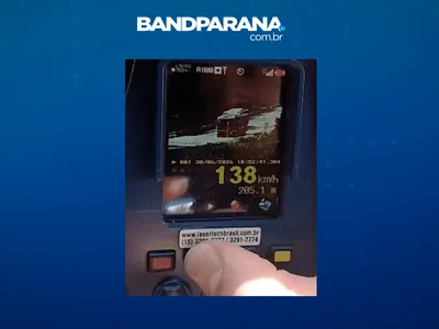 PRF flagra carreta-cegonha a 138 km/h na BR-116 no Paraná