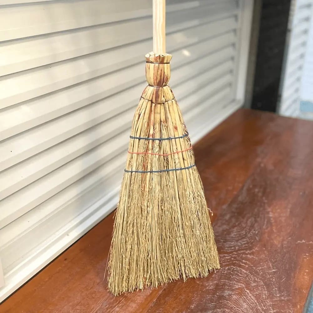Vassoura é agro! Veja como família mantém fabricação tradicional em Goiás