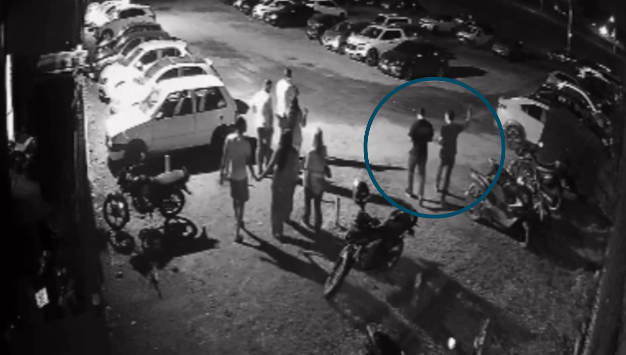 Veja no vídeo o momento dos disparos - Crédito: Câmera de monitoramento