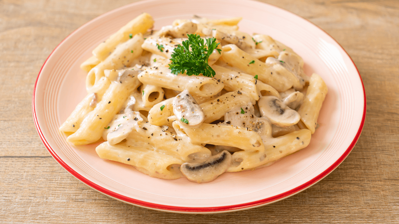 Derreta e misture: molho grana padano em poucos minutos com 5 ingredientes