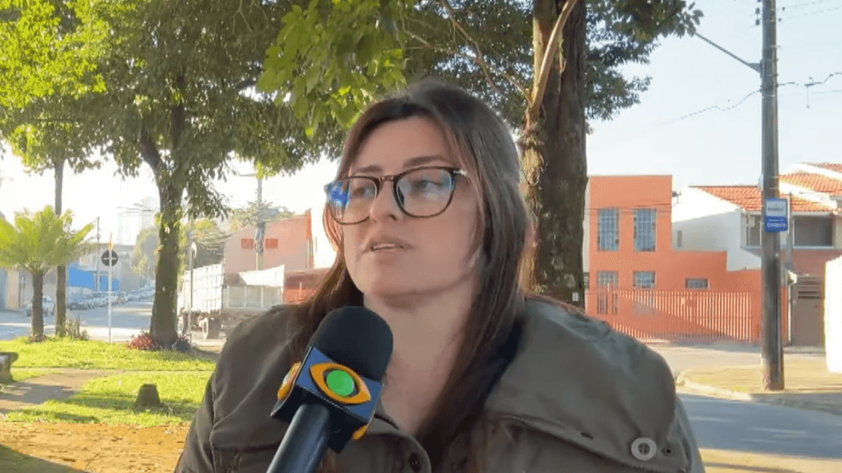 Professora encontra vidro dentro de copo d'água em aula: 'fiquei abalada'